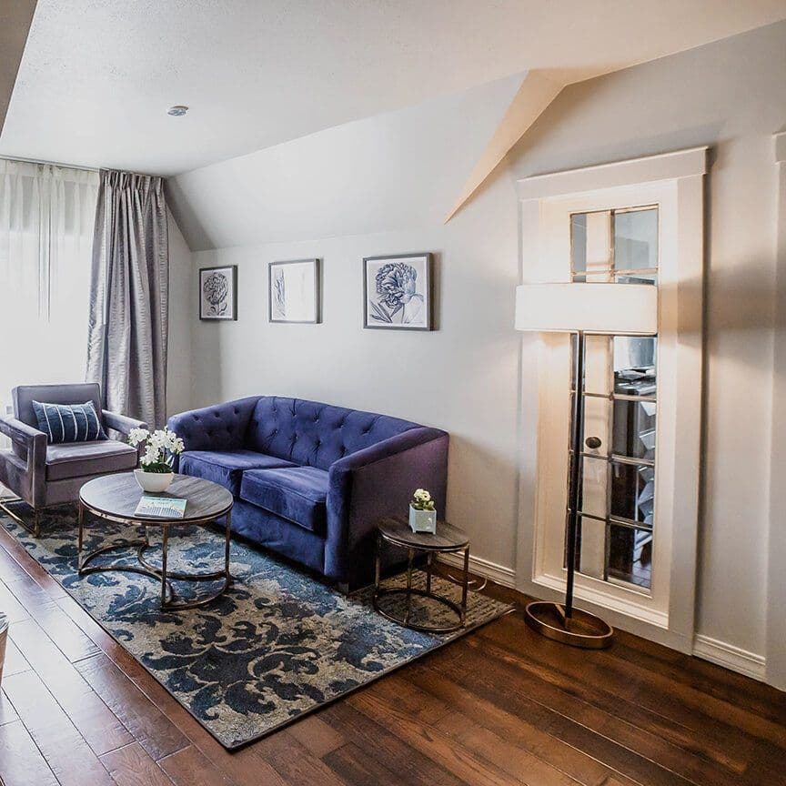 The Gables King Suite sitting room