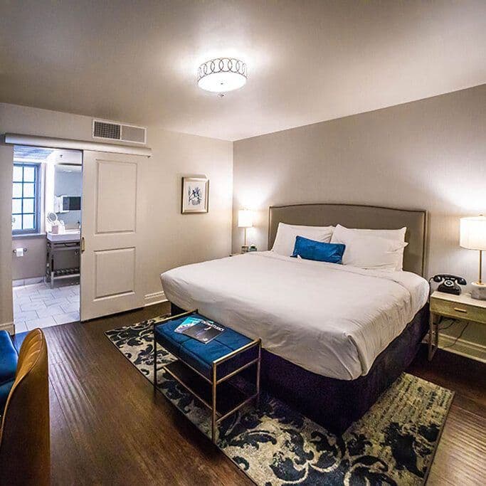 Premium King room with a navy bench and patterned rug